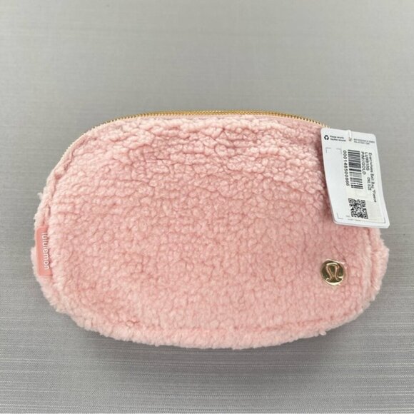 RARE! NEW Lululemon Everywhere FLEECE Belt Bag 1L GOLD Hardware - Pink Mist/Gold - Picture 2 of 11